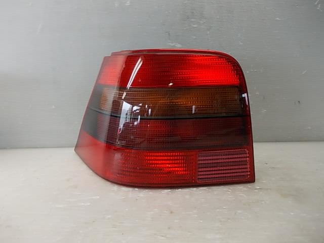 פנס אחורי שמאל מושחר V.W גולף 98-04 S023064   שנתון 98-04