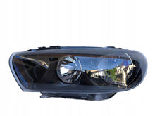 Load image into Gallery viewer, פנס ראשי L חש&quot;+מנוע V.W שירוקו 10-14 S059708   שנתון 10-14