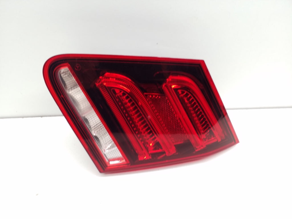 פנס אח' פנימי R (מושחר) מרצדס 212 14-16 (E-CLASS) S132085   שנתון 14-16