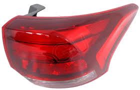 פנס אחורי חיצוני ימין מיצ'ובישי אאוט-לאנדר 16-19 S285289   שנתון 16-19