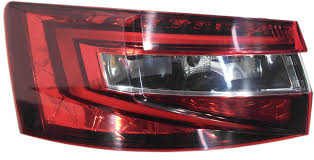 פנס אחורי חיצוני ימין סקודה סופר B 16-19 S623989   שנתון 16-19